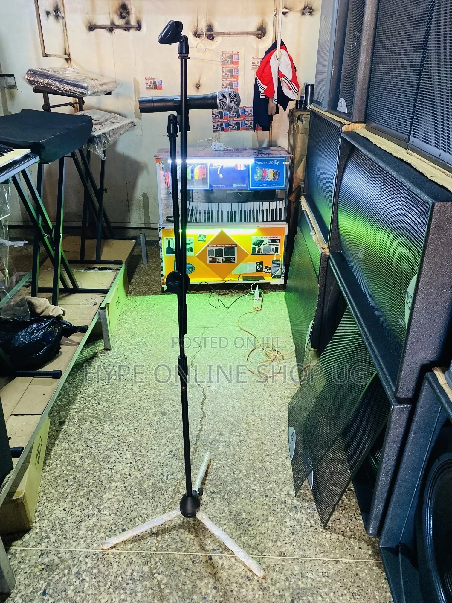 Microphones and Stand’S Center Ug