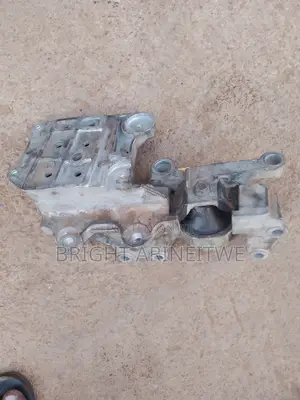 Photo - Gear Box Mounting of Nissan Dualis.