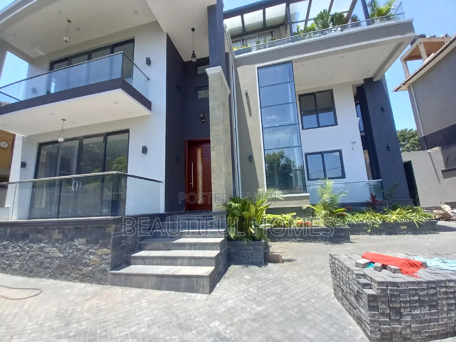 Furnished 6bdrm Duplex in Kya, Nakawa for sale
