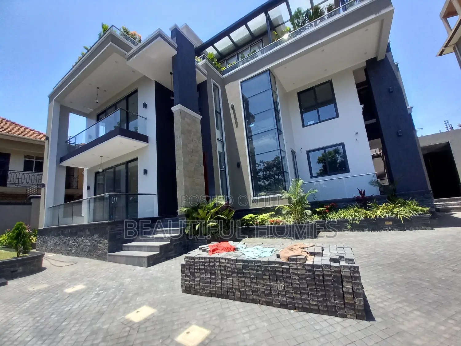 Furnished 6bdrm Mansion in Kyanja, Central Division for sale