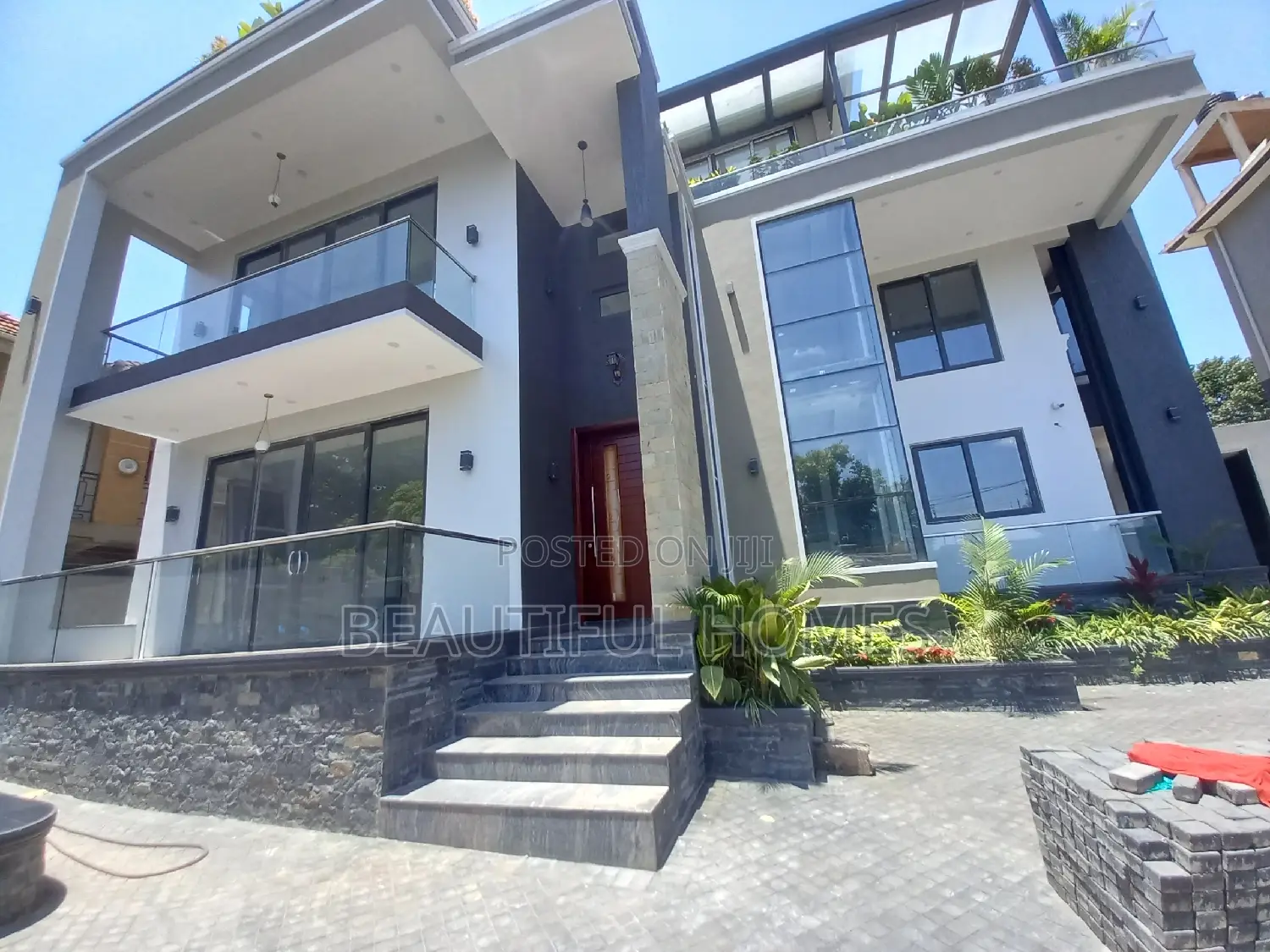 Furnished 6bdrm Duplex in Kyanja, Central Division for sale
