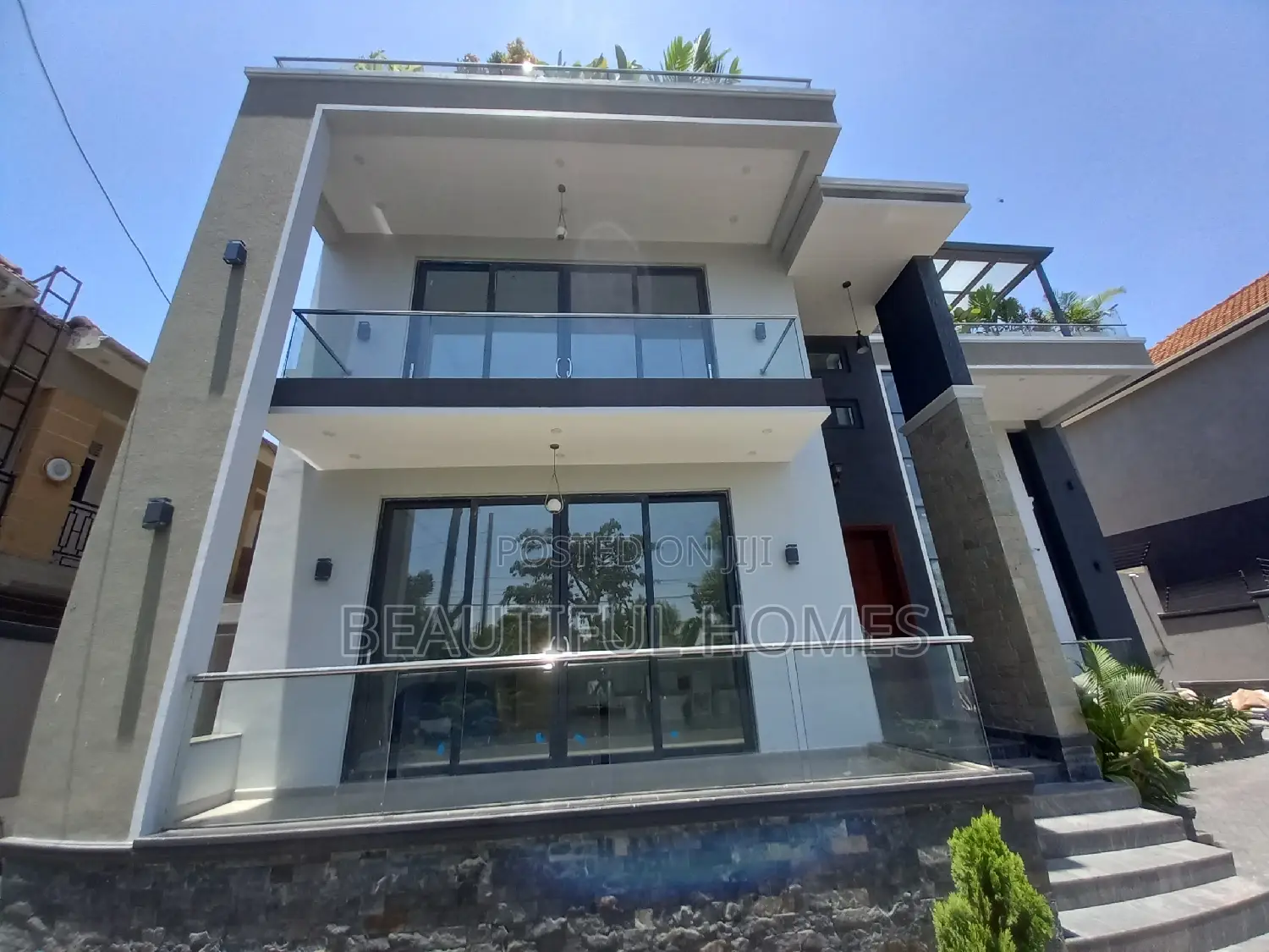 Furnished 6bdrm Duplex in Kyanja, Central Division for sale