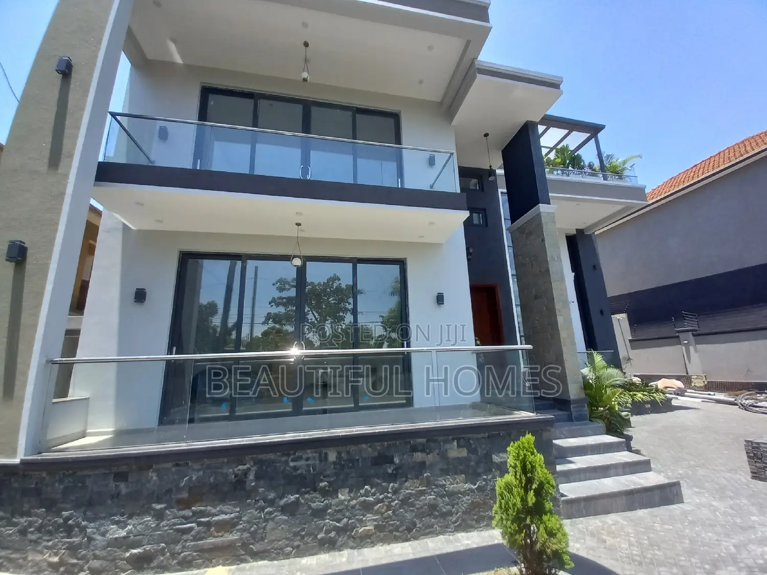 Furnished 6bdrm Mansion in Kyanja, Central Division for sale
