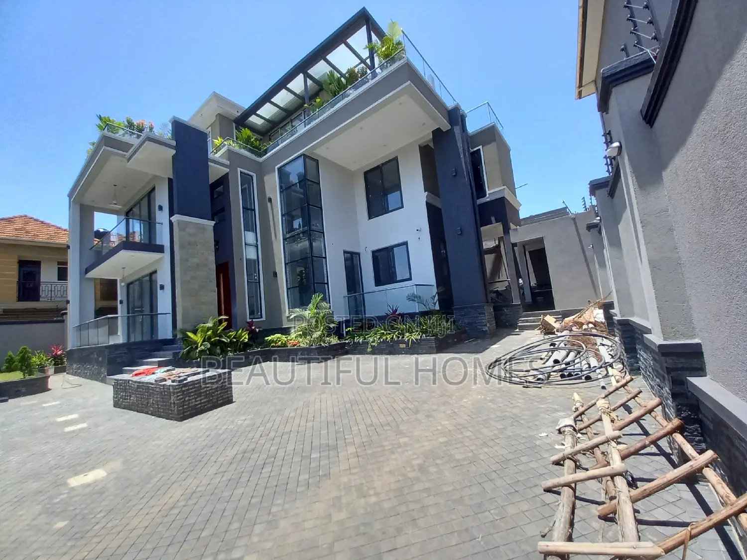 Furnished 6bdrm Mansion in Kyanja, Central Division for sale