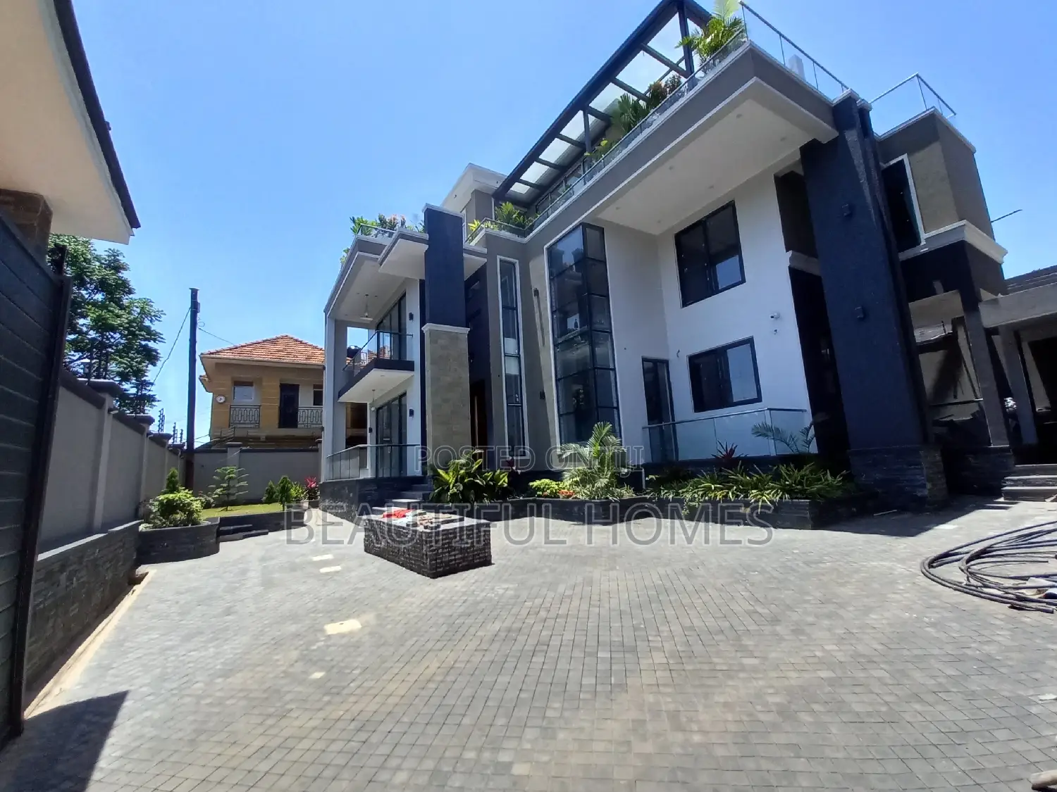 Furnished 6bdrm Mansion in Kyanja, Central Division for sale