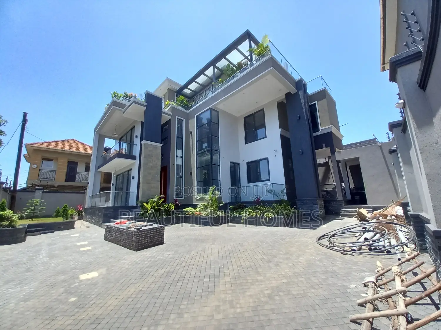 Furnished 6bdrm Mansion in Kyanja, Central Division for sale