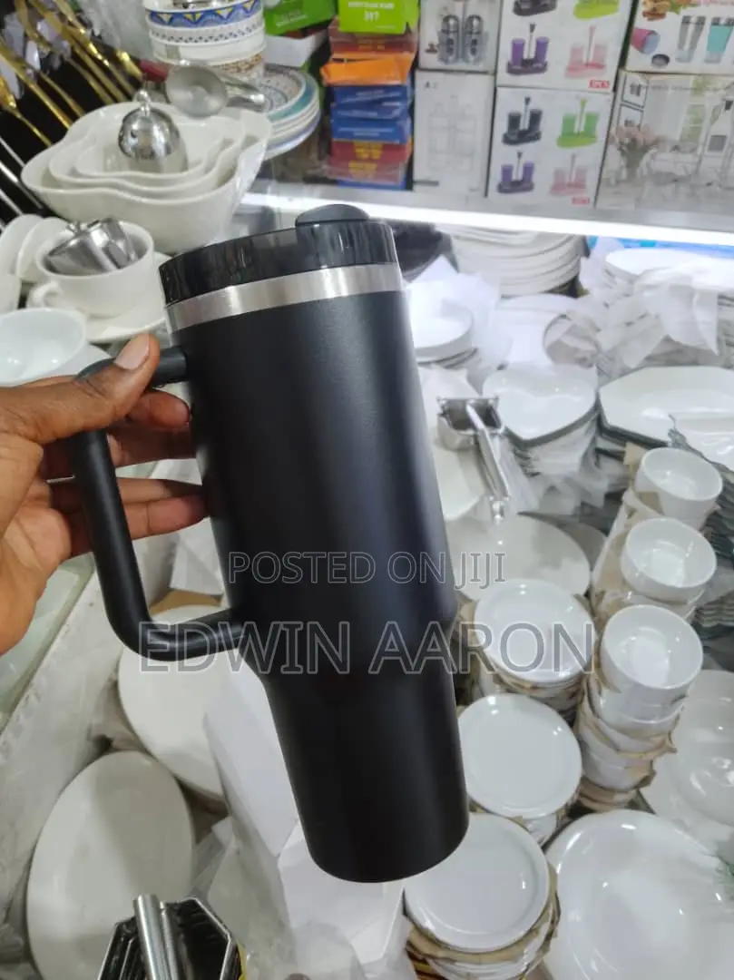 Stainless Steel Insulated Vacuum Tumbler With Straw 1.18L