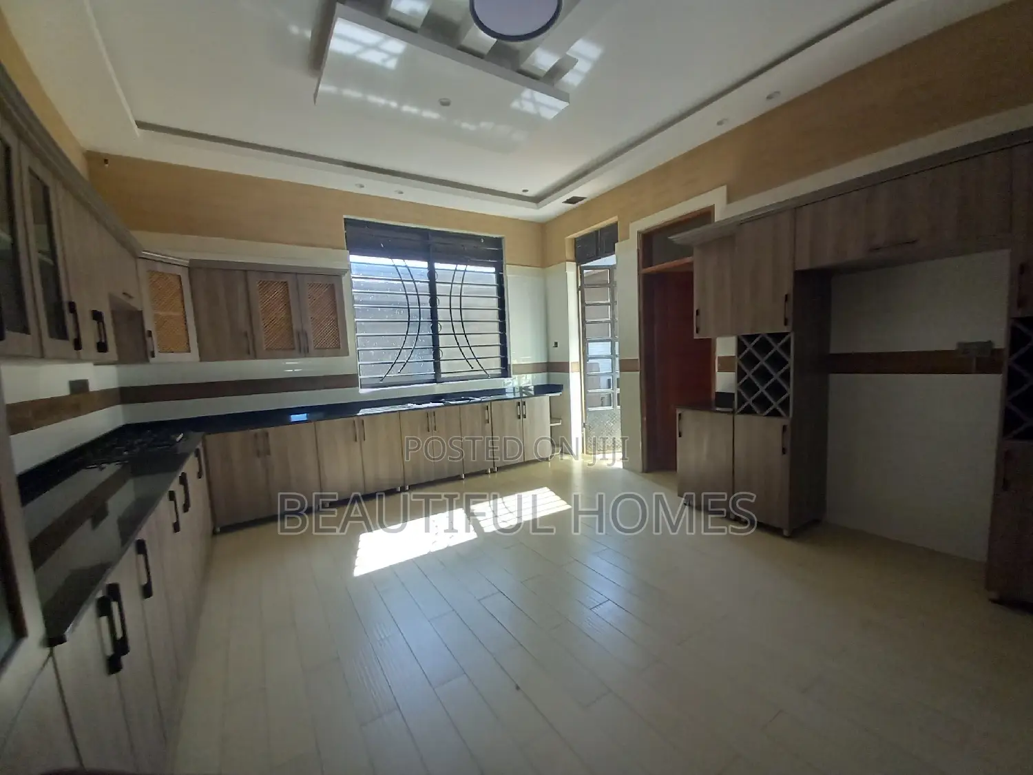 Furnished 7bdrm Mansion in Kisaasi, Nakawa for sale