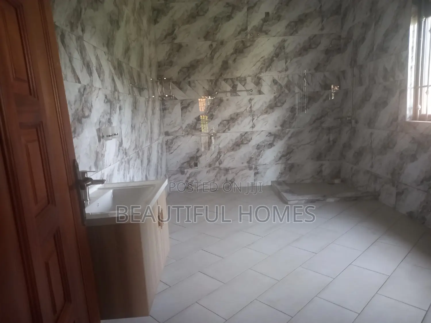 Furnished 7bdrm Mansion in Kisaasi, Central Division for sale