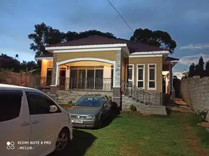 3bdrm Bungalow in Mutundwe Heights, Division A for sale