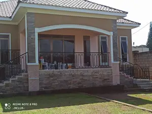 3bdrm Bungalow in Mutundwe Heights, Division A for sale
