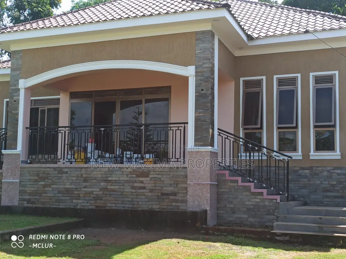 3bdrm Bungalow in Mutundwe Heights, Division A for sale