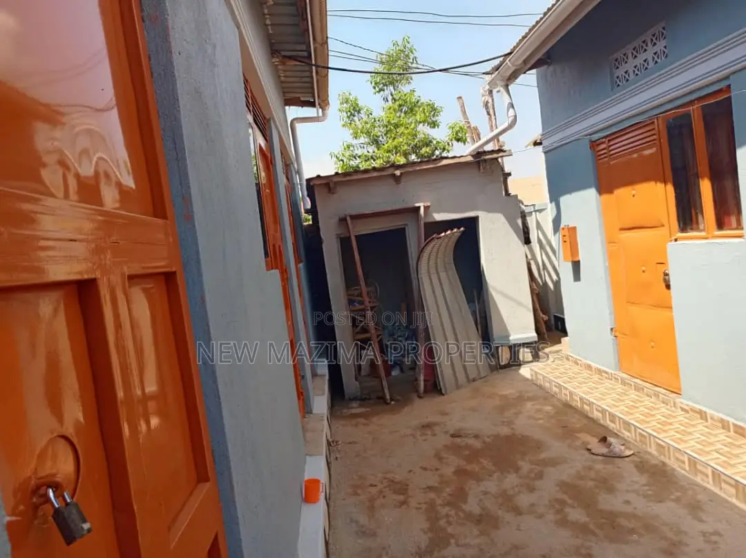 Busy Three Commercial Shops With More Single Onsale Nansana