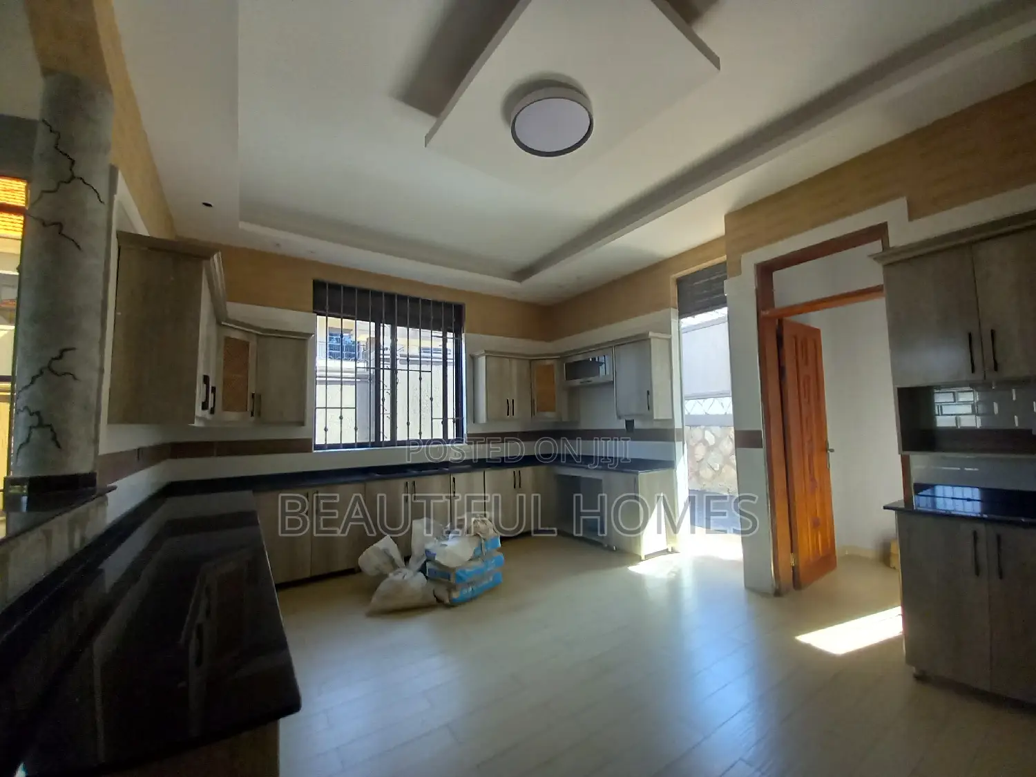 Furnished 7bdrm Mansion in Kisaasi, Central Division for sale