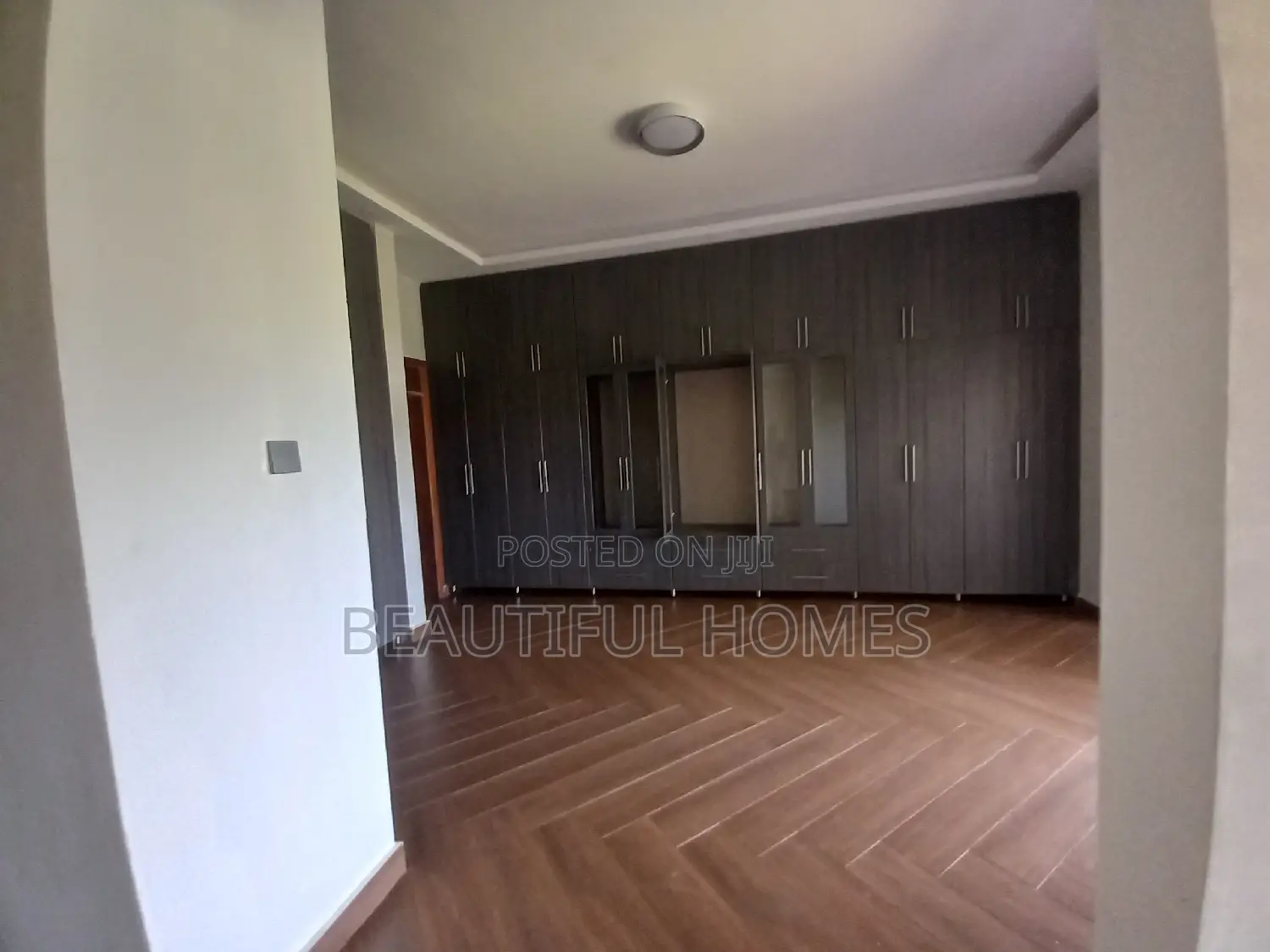 Furnished 7bdrm Mansion in Kisaasi, Central Division for sale