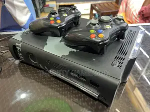 Chipped Xbox 360 With 10 Games