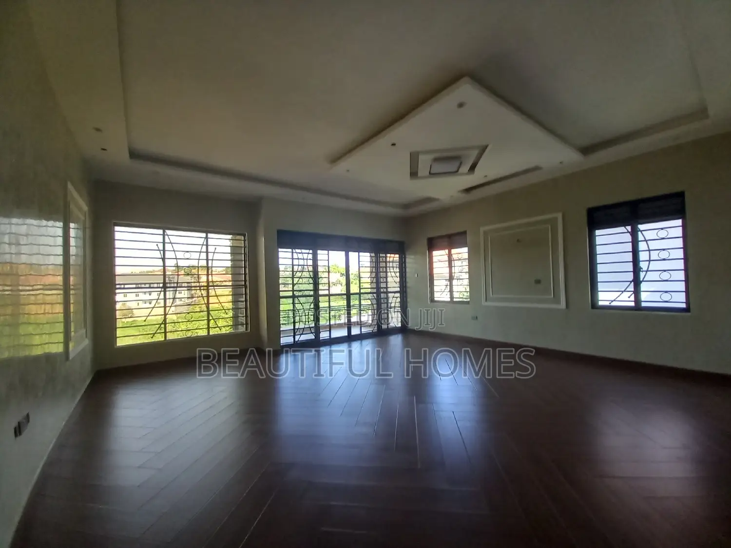 Furnished 7bdrm House in Kisaasi, Central Division for sale