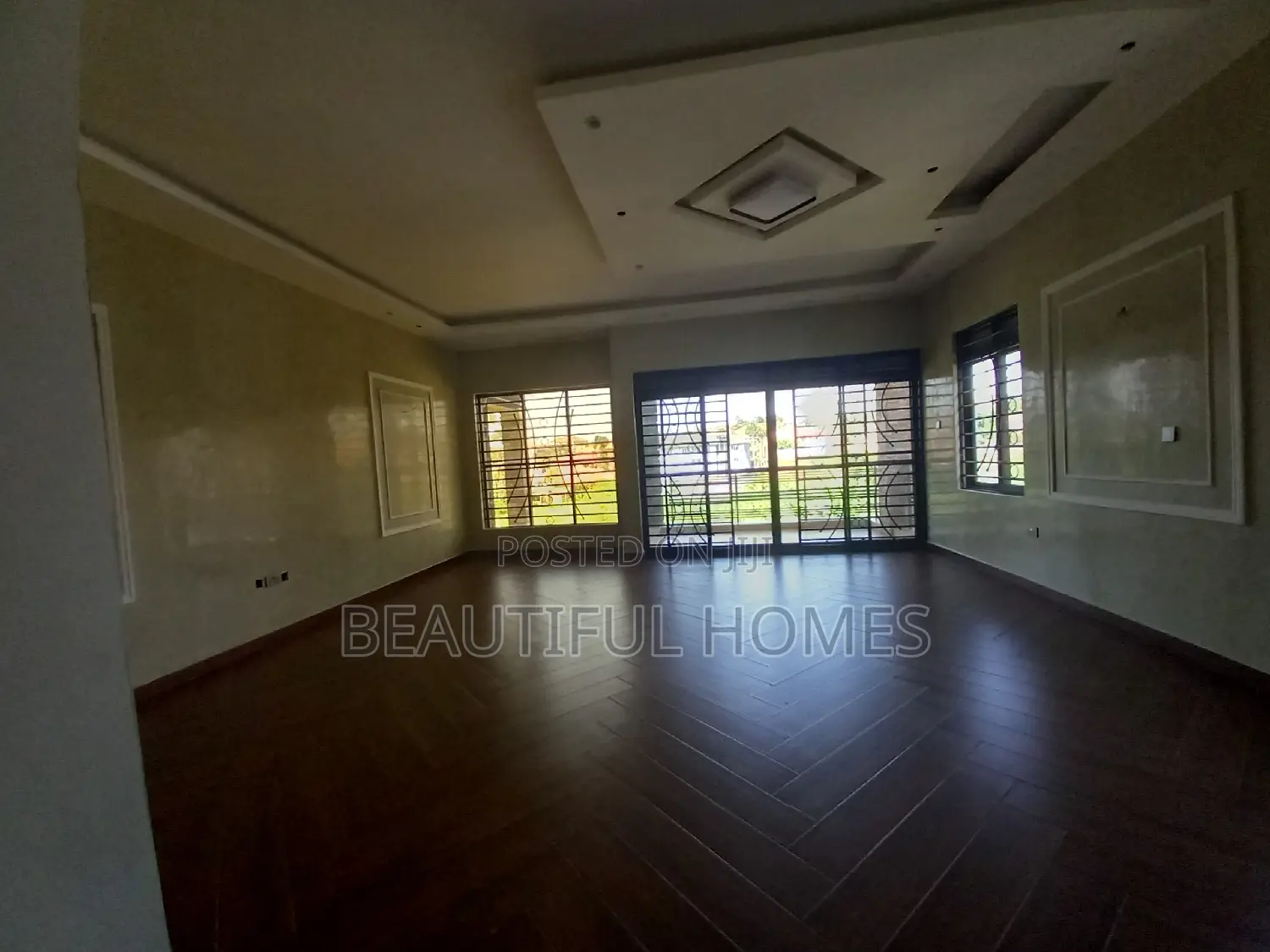 Furnished 7bdrm Mansion in Kisaasi, Central Division for sale
