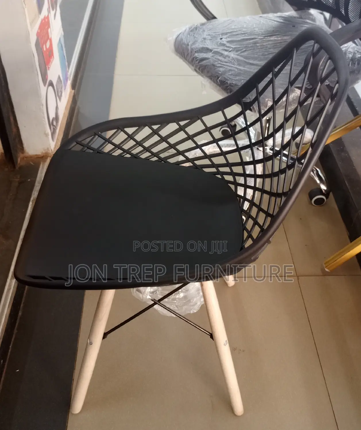 Caftarian Chair
