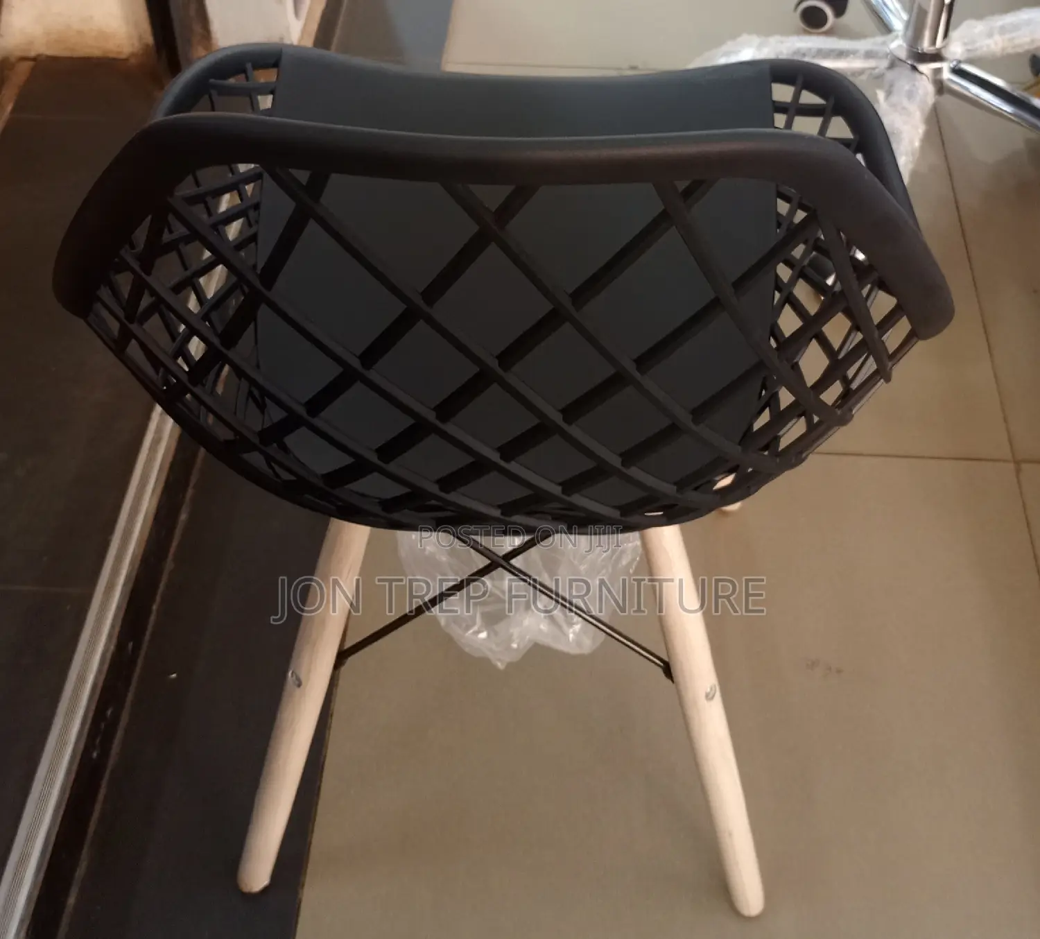 Caftarian Chair