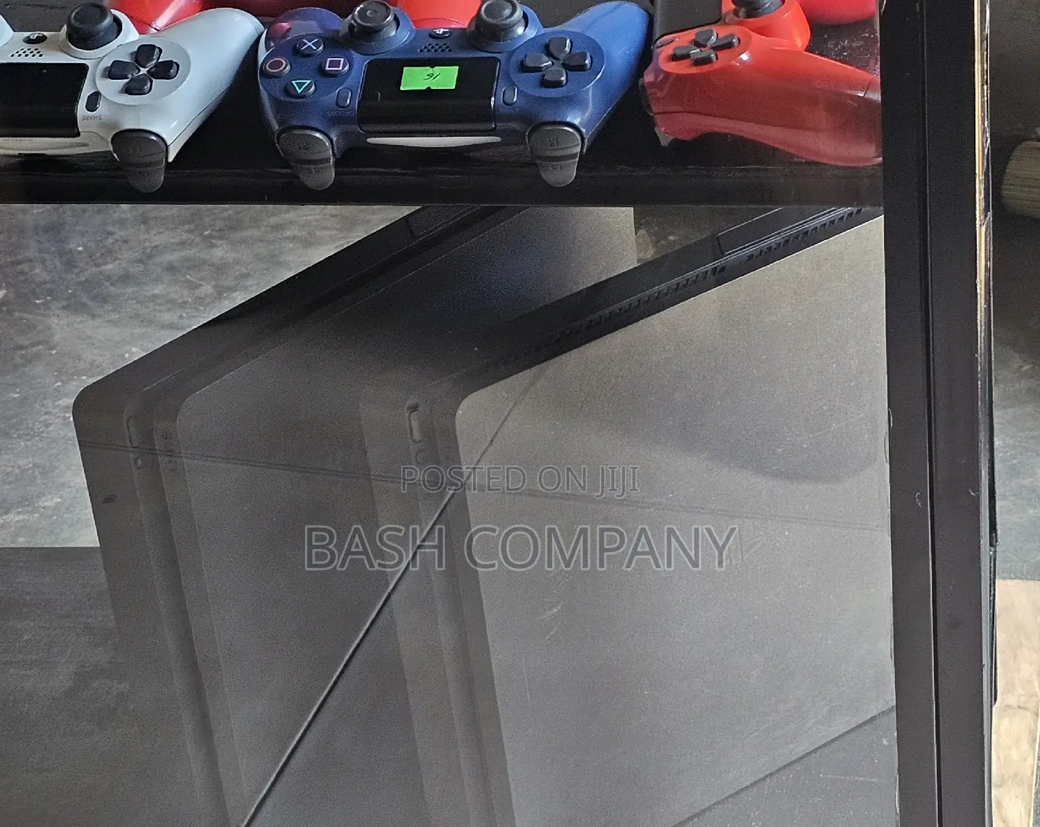 Ps4 Slim, 2 Pads