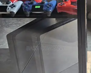 Ps4 Slim, 2 Pads