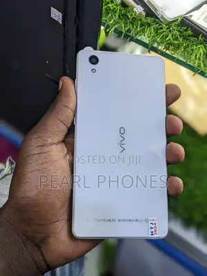 Photo - Vivo Y66i 32 GB White