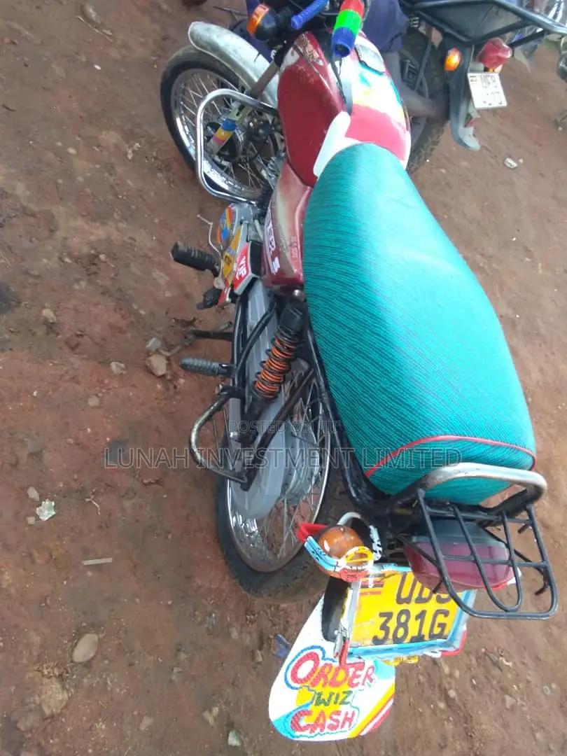 Bajaj Boxer 2024 Red