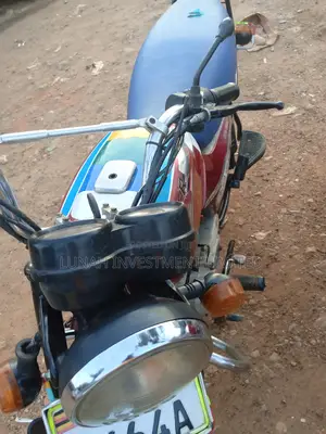 Photo - Bajaj Boxer 2022 Red