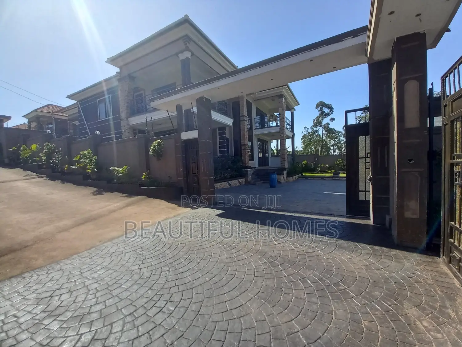 Furnished 7bdrm Mansion in Kisaasi, Nakawa for sale