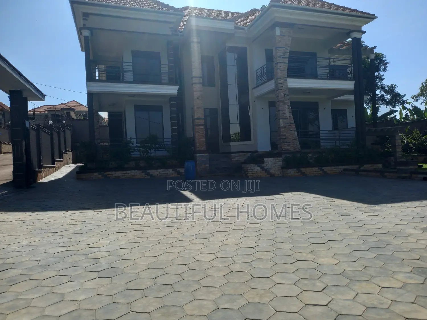 Furnished 7bdrm Duplex in Kisaasi, Nakawa for sale