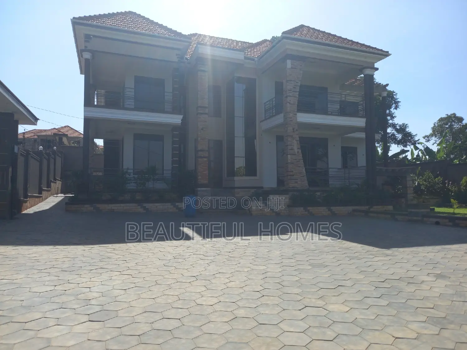 Furnished 7bdrm Duplex in Kisaasi, Nakawa for sale