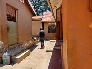 3bdrm Bungalow in Makindye Kizungu, Division A for sale