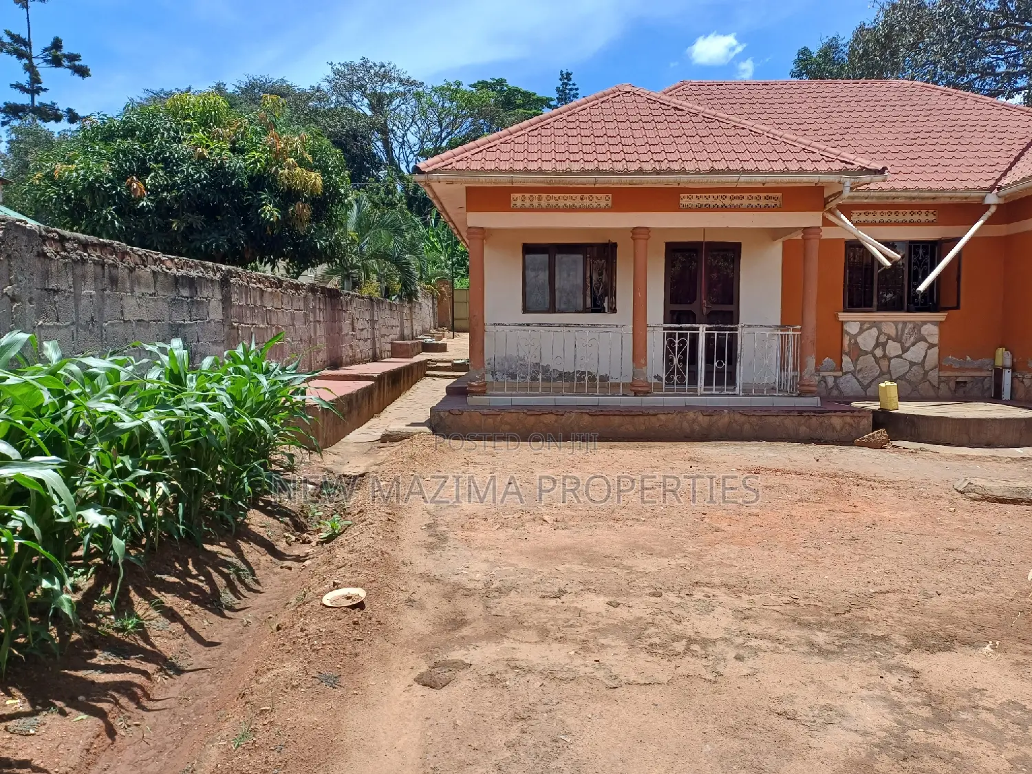 3bdrm Bungalow in Makindye Kizungu, Division A for sale