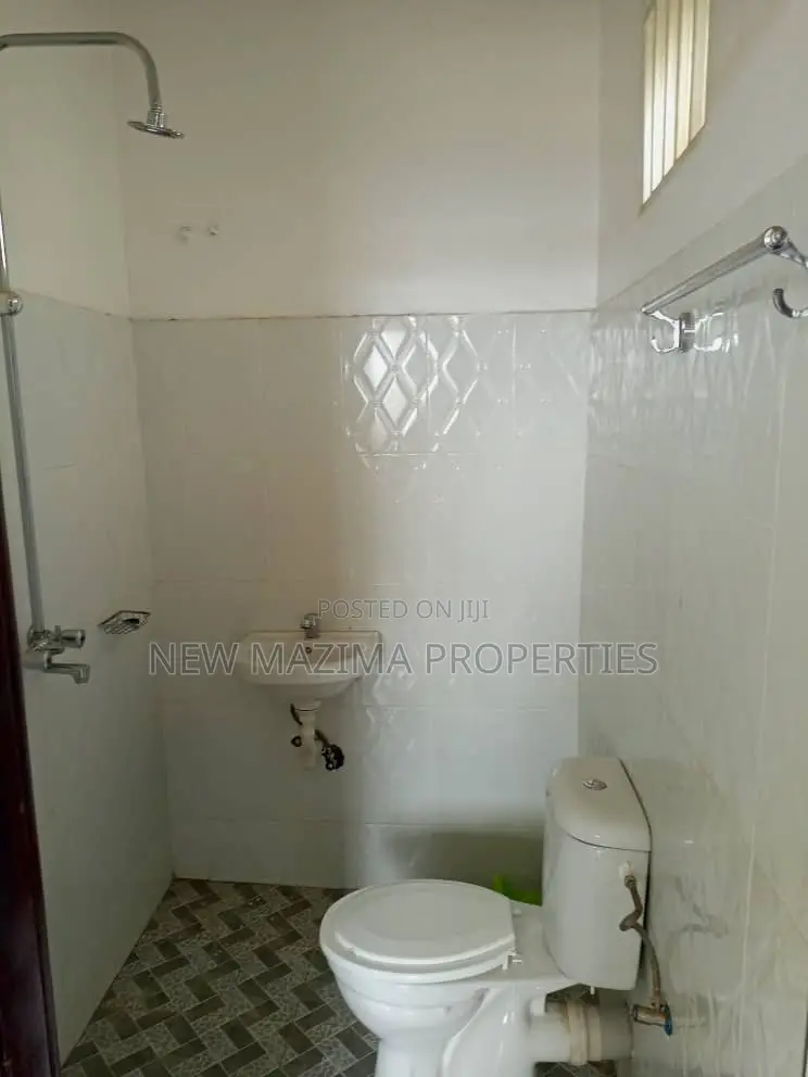 3bdrm Bungalow in Salaama Munyonyo, Division A for sale