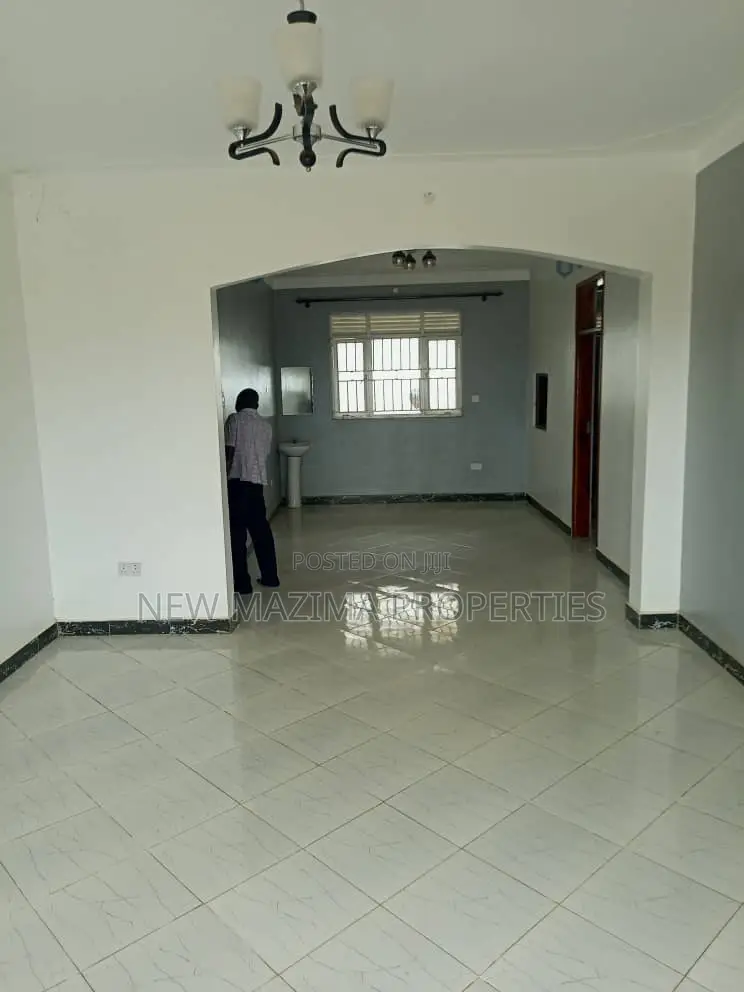 3bdrm Bungalow in Salaama Munyonyo, Division A for sale