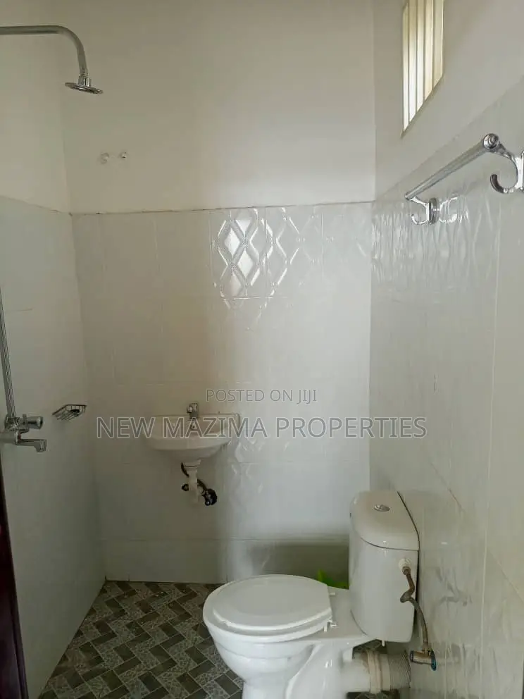 3bdrm Bungalow in Salaama Munyonyo, Division A for sale