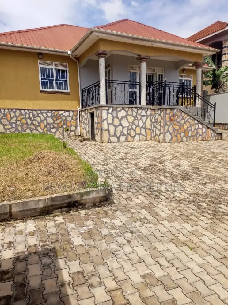 3bdrm Bungalow in Salaama Munyonyo, Division A for sale