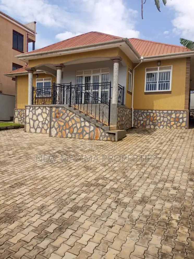 3bdrm Bungalow in Salaama Munyonyo, Division A for sale