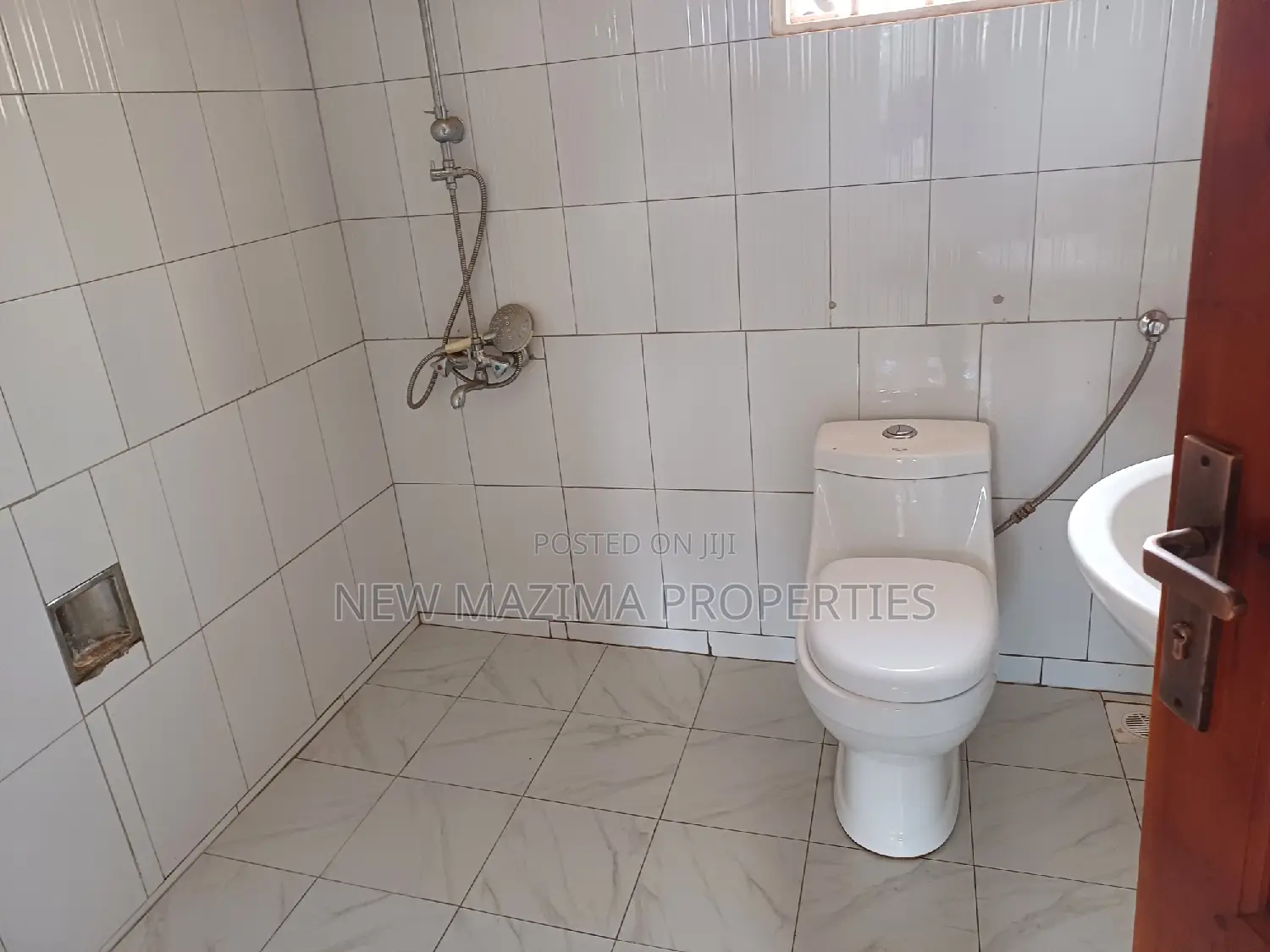 3bdrm Bungalow in Salaama Munyonyo, Division A for sale