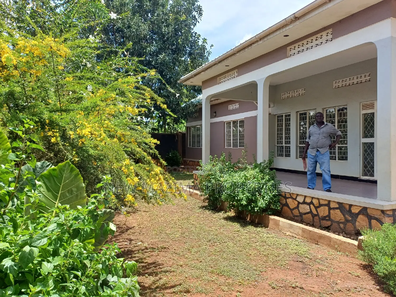 3bdrm Bungalow in Makindye Heights, Division A for sale