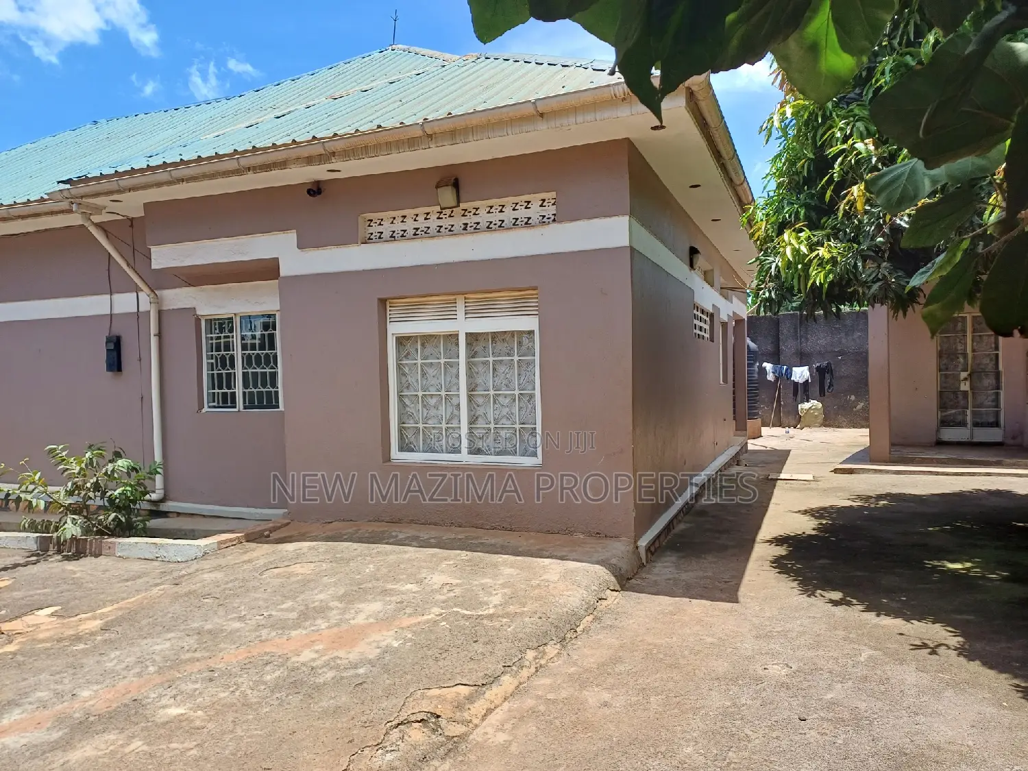 3bdrm Bungalow in Makindye Heights, Division A for sale
