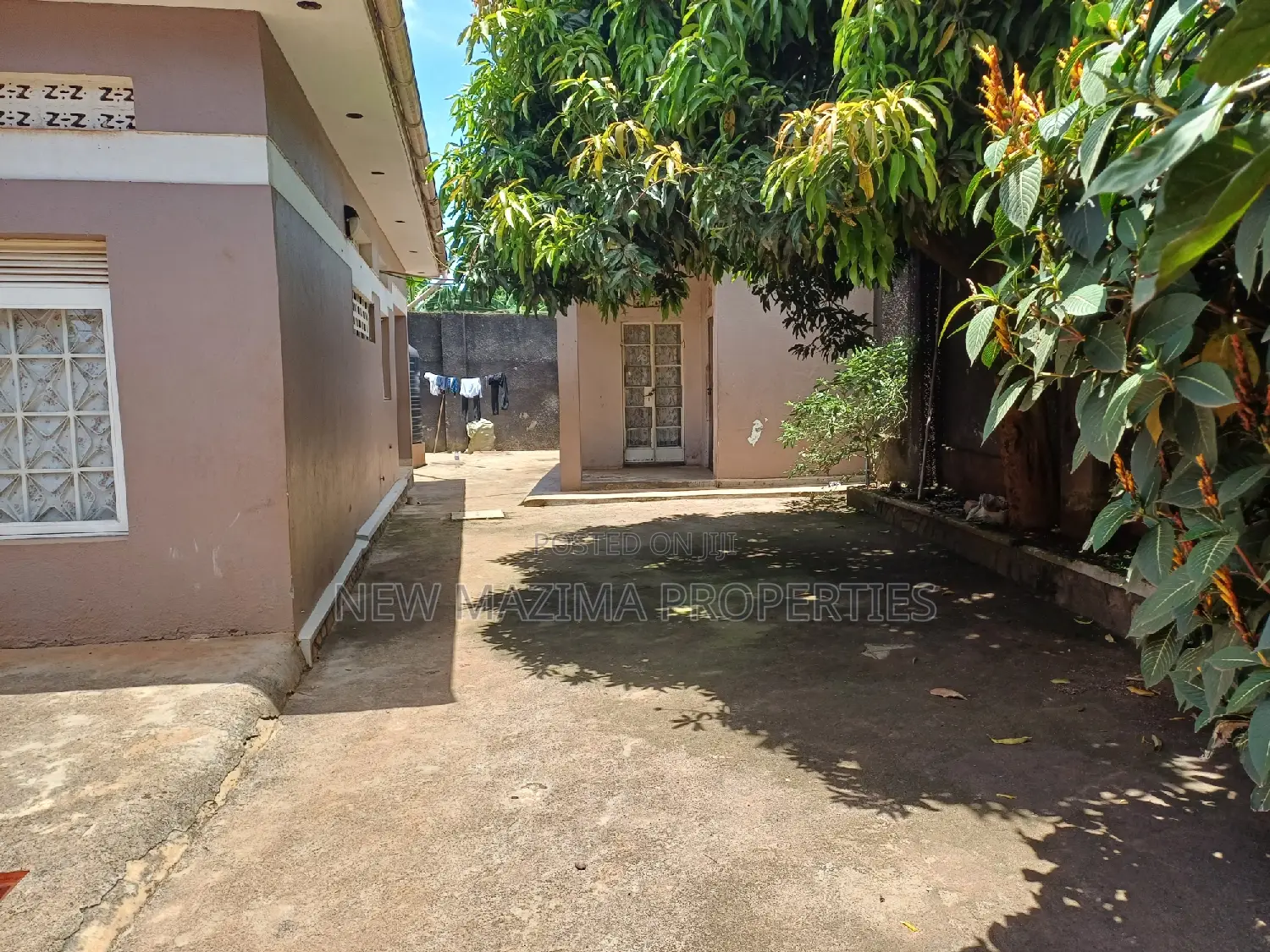 3bdrm Bungalow in Makindye Heights, Division A for sale