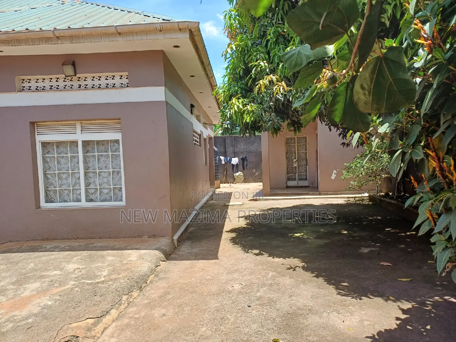 3bdrm Bungalow in Makindye Heights, Division A for sale