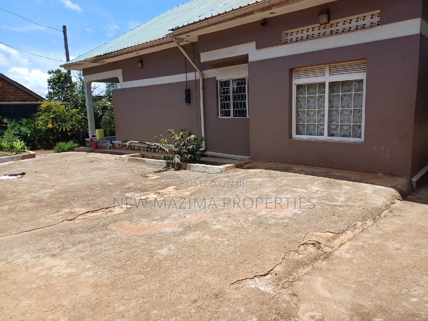3bdrm Bungalow in Makindye Heights, Division A for sale