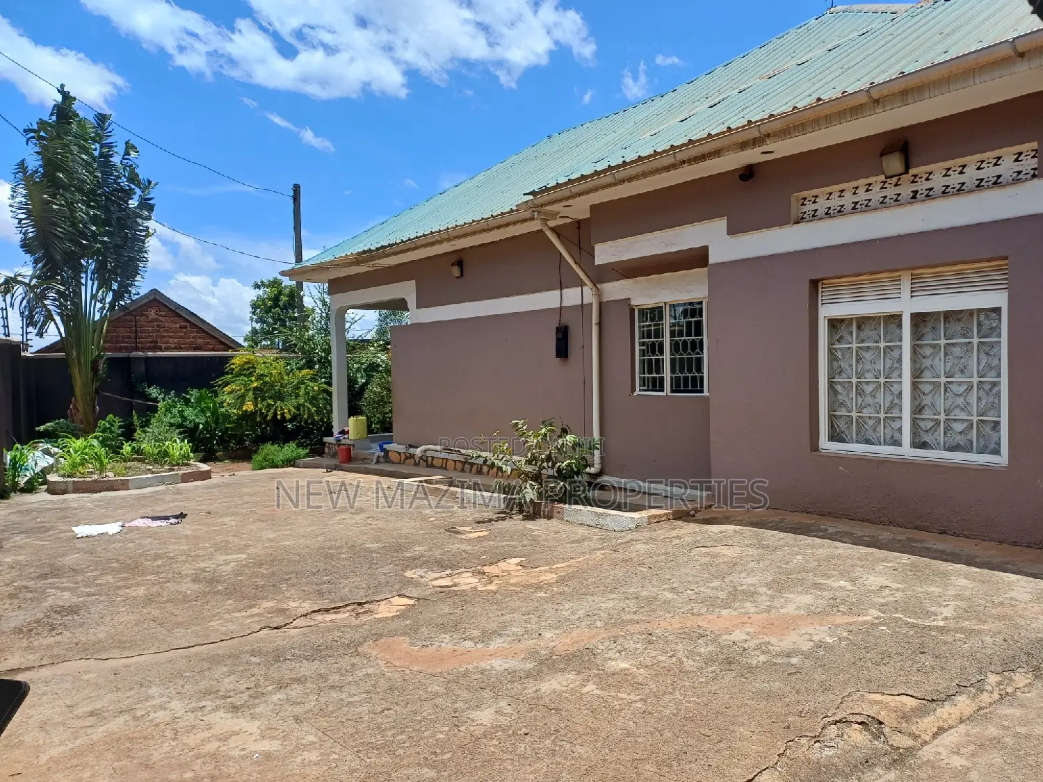3bdrm Bungalow in Makindye Heights, Division A for sale