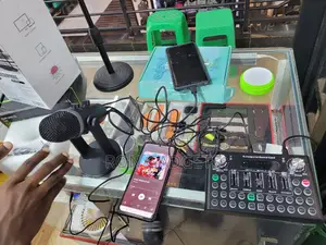 Live Studio Equipment (Soundcard +Pw10 Mic)