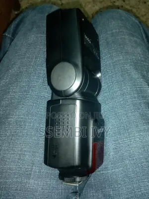 Godox Tt520 Ii Heavy Duty Speedlight.