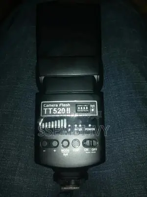 Godox Tt520 Ii Heavy Duty Speedlight.
