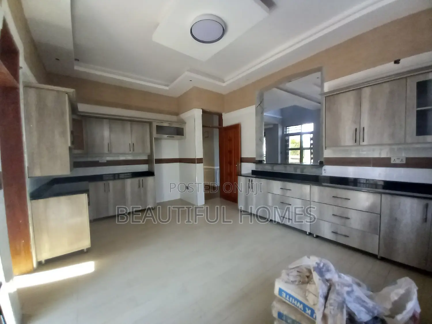 Furnished 7bdrm Mansion in Kisaasi, Central Division for sale